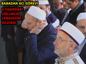 6 YAŞINDAKİ EVLADININ NAMAZINI  KILDIRDI