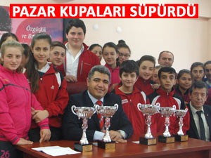 Pazar A. Tahtakılıç, bütün kupaları topladı!