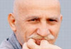 'Nedir bu şamata' dedi sesi kısıldı