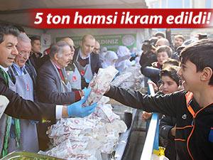 HAMSİ VE HORON FESTİVALİ'NDE 5 TON HAMSİ İKRAM EDİLDİ