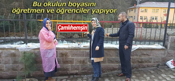 Bu okulun boyasını öğretmenler ve öğrenciler yapıyor