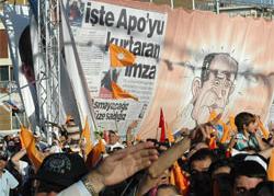 Apo imzası meydanlara indi