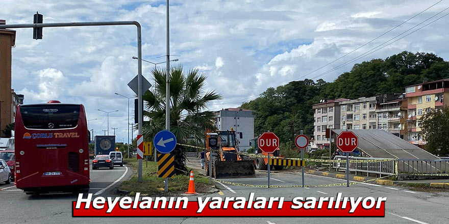 Hopa-Artvin karayolunda heyelanın yaraları sarılıyor