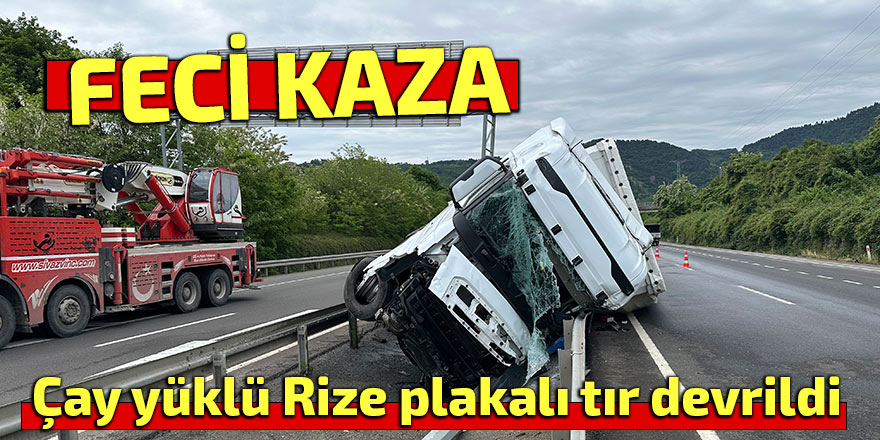Çay yüklü Rize plakalı tır devrildi