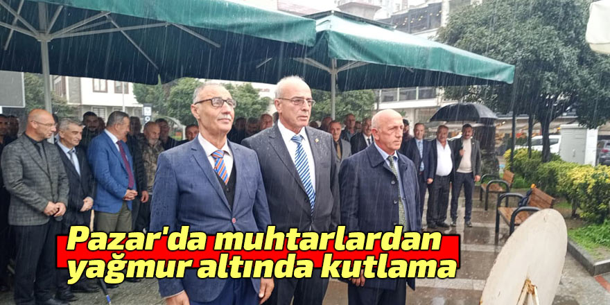 Pazar'da muhtarlardan yağmur altında kutlama