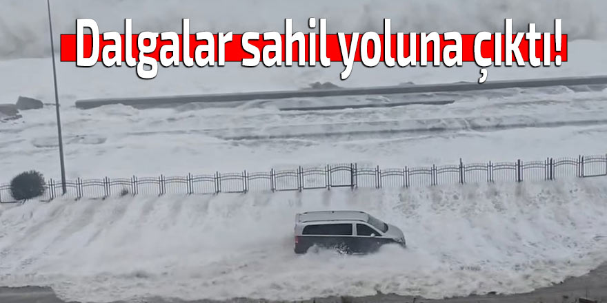 Dalgalar sahil yoluna çıktı!