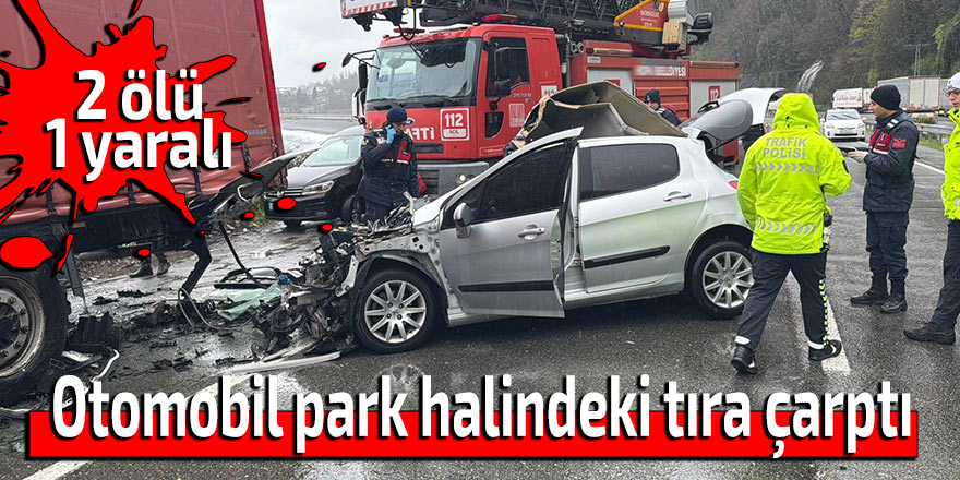 Otomobil park halindeki tıra çarptı: 2 ölü, 1 yaralı