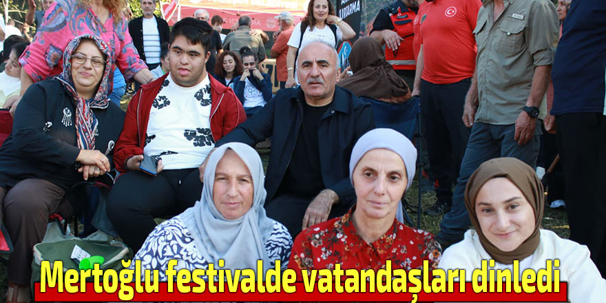 Mertoğlu festivalde vatandaşları dinledi