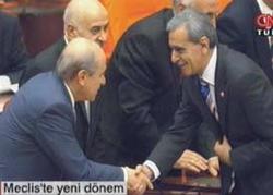 Bahçeli ve DTP'li Türk tokalaştı