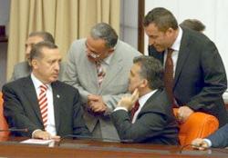 Gül Cumhurbaşkanı seçildi