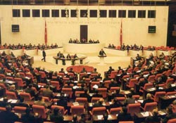 Yılmaz, mecliste hezimeti yaşadı