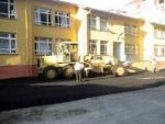Okul bahçesine asfalt
