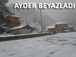 Rize’nin ünlü turizm merkezi Ayder'e kar yağdı