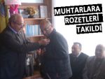 PAZARLI MUHTARLARA ROZETLERİ TAKILDI