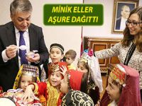 MİNİK ELLER AŞURE DAĞITTI