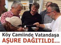 KÖY CAMİSİNDE VATANDAŞLARA AŞURE DAĞITILDI