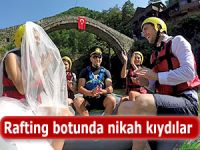 Rafting botunda nikah kıydılar