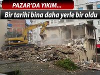 Pazar'da bir tarihi bina daha yerle bir oldu