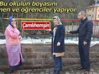 Bu okulun boyasını öğretmenler ve öğrenciler yapıyor