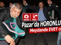 Pazar meydanında horonlu EVET kutlaması