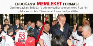 Cumhurbaşkanı Erdoğan'a memleket forması verdiler