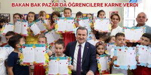 Bakan Bak Pazar'da öğrencilere karne verdi