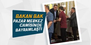 Bakan Bak Pazar Merkez Camisinde bayramlaştı