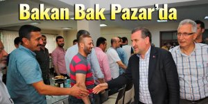 Bakan Bak Pazar'da seçmenle buluştu