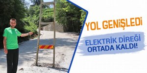 Yol genişleyince elektrik direği yolun tam ortasında kaldı