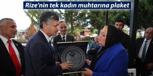 Rize'nin tek kadın muhtarına plaket