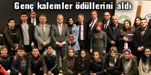 Genç kalemler ödüllerini aldı