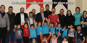 Metin, şehrin bütün kesimleriyle bir araya geliyor