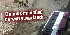 Dolmuş minibüsü dereye yuvarlandı