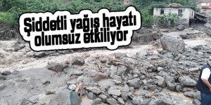 Şiddetli yağış hayatı olumsuz etkiliyor