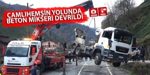 Çamlıhemşin yolunda beton mikseri devrildi