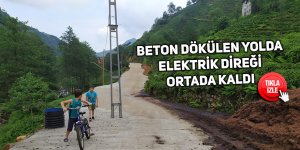 Beton dökülen yolda elektrik direği yolun ortasında kaldı