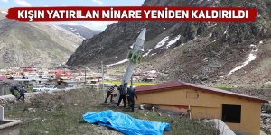 Kışın yatırılan minare yeniden kaldırıldı