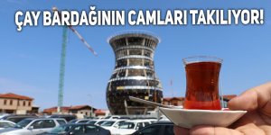 Çay bardağının camları takılıyor!