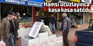 Hamsi ucuzlayınca kasa kasa satıldı