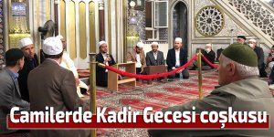 Camilerde Kadir Gecesi coşkusu