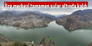 İlçe merkezi tamamen sular altında kaldı