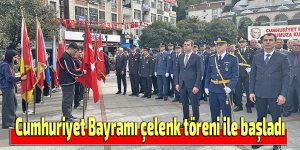 Cumhuriyet Bayramı çelenk töreni ile başladı