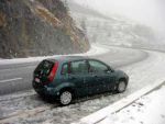 Rize'de kar ve heyelan yol kapattı!