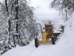 Rize'de kar yolları kapattı